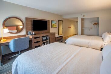 هتل Hampton Inn Pensacola Airport