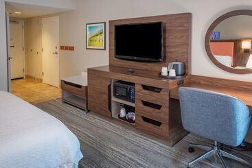 هتل Hampton Inn Pensacola Airport