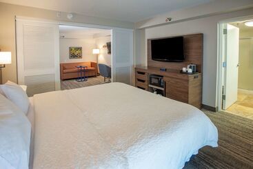 هتل Hampton Inn Pensacola Airport