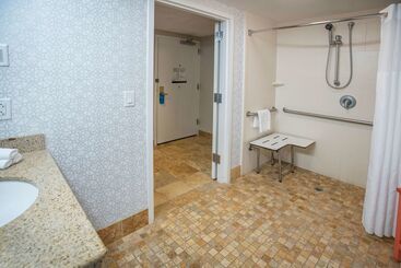 هتل Hampton Inn Pensacola Airport