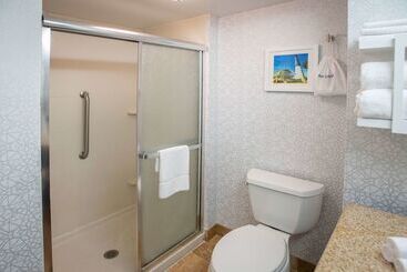 هتل Hampton Inn Pensacola Airport
