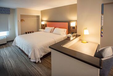 هتل Hampton Inn Pensacola Airport