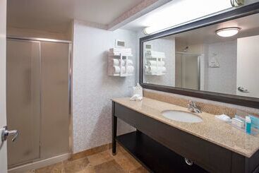 هتل Hampton Inn Pensacola Airport