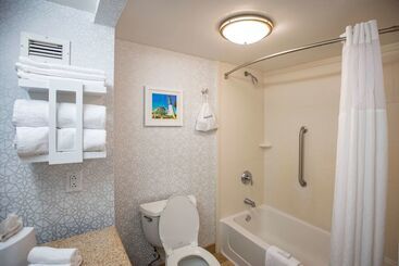 هتل Hampton Inn Pensacola Airport