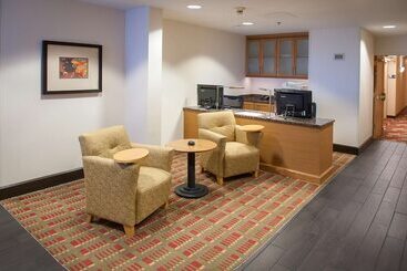 هتل Hampton Inn Pensacola Airport