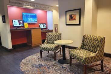 هتل Hampton Inn Pensacola Airport