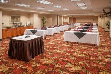 هتل Hampton Inn Pensacola Airport