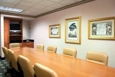 هتل Hampton Inn Pensacola Airport