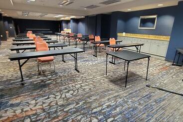 هتل Hampton Inn Pensacola Airport