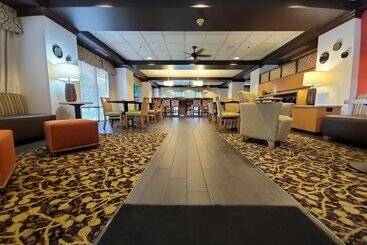 هتل Hampton Inn Pensacola Airport
