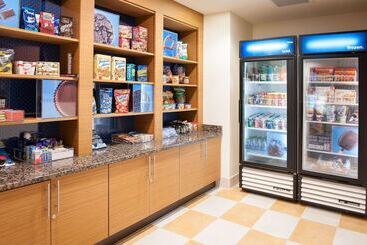 هتل Hampton Inn Pensacola Airport