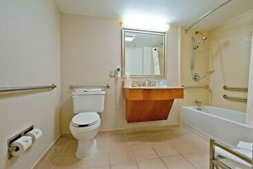 هتل Hampton Inn Portlandairport
