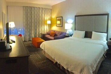 هتل Hampton Inn Sevierville