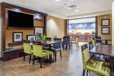 هتل Hampton Inn Sioux Falls