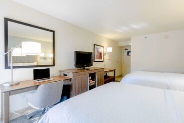 هتل Hampton Inn St. Charles St. Peters