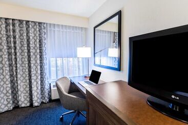 هتل Hampton Inn St. Charles St. Peters