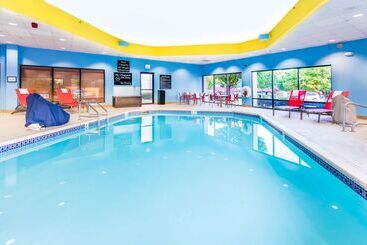 هتل Hampton Inn St. Charles St. Peters