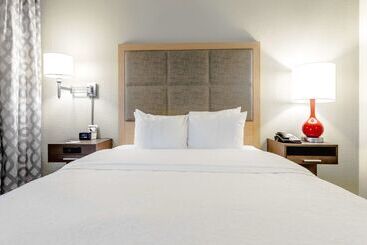 هتل Hampton Inn St. Charles St. Peters