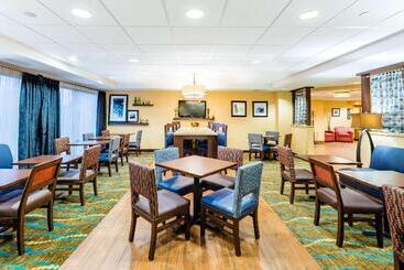 هتل Hampton Inn St. Charles St. Peters