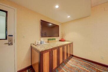 هتل Hampton Inn St. Charles St. Peters
