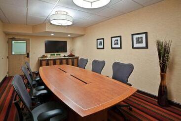 هتل Hampton Inn St. Charles St. Peters