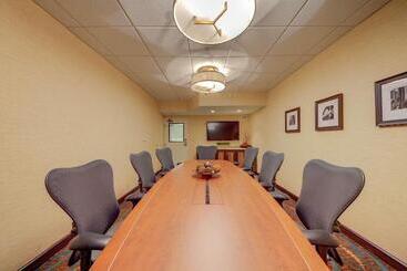 هتل Hampton Inn St. Charles St. Peters