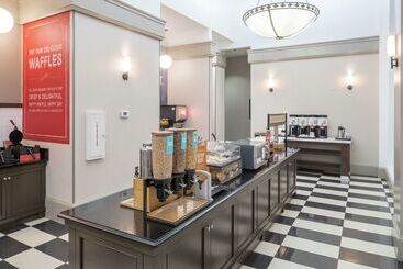 هتل Hampton Inn & Suites Atlantadowntown