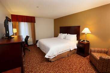 هتل Hampton Inn & Suites Charlottesvilleat The University