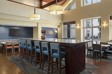 هتل Hampton Inn & Suites Newport News