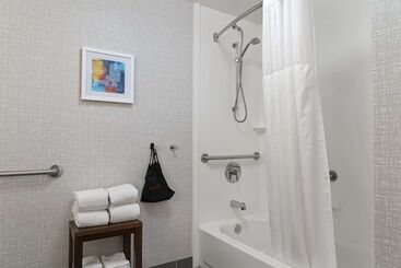 هتل Hampton Inn & Suites Newport News