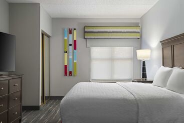 هتل Hampton Inn & Suites Newport News