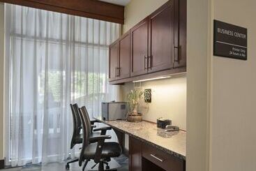 هتل Hampton Inn & Suites Newport News