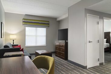 هتل Hampton Inn & Suites Newport News