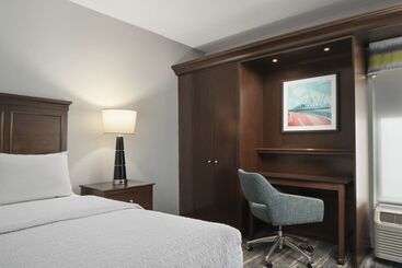 هتل Hampton Inn & Suites Newport News