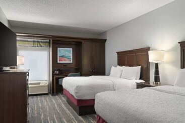 هتل Hampton Inn & Suites Newport News