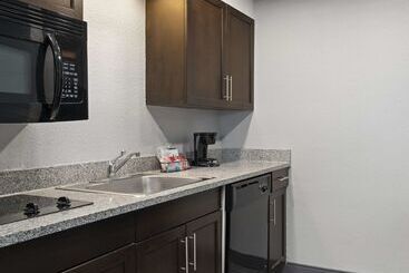 هتل Hampton Inn & Suites Newport News