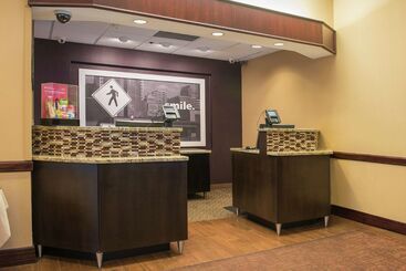 هتل Hampton Inn & Suites Tampanorth