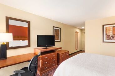 هتل Hampton Inn Wichitaeast