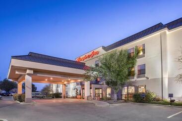 هتل Hampton Inn Wichitaeast