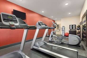 هتل Hampton Inn Wichitaeast