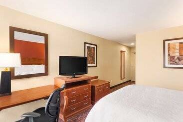هتل Hampton Inn Wichitaeast