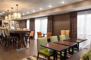 هتل Hampton Inn Wichitaeast