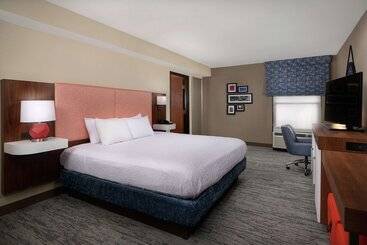 هتل Hampton Inn By Hilton Youngstown West I 80
