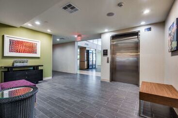 هتل Home2 Suites By Hilton Dfw Airport South/irving, Tx