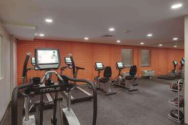 هتل La Quinta Inn & Suites By Wyndham Detroit Metro Airport