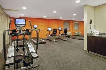 هتل La Quinta Inn & Suites By Wyndham Detroit Metro Airport