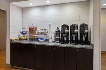 هتل La Quinta Inn & Suites By Wyndham Detroit Metro Airport