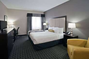هتل La Quinta Inn & Suites By Wyndham Detroit Metro Airport