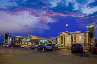 هتل La Quinta Inn & Suites By Wyndham Detroit Metro Airport