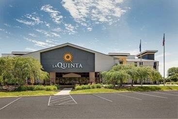 هتل La Quinta Inn & Suites By Wyndham Detroit Metro Airport